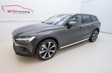 Volvo V60 Cross Country B5 AWD Cross Country Pro Geartronic bei Grünzweig Automobil GmbH in 