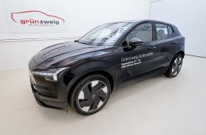 Volvo EX30 Twin Motor Performance AWD 69kWh Ultra bei Grünzweig Automobil GmbH in 