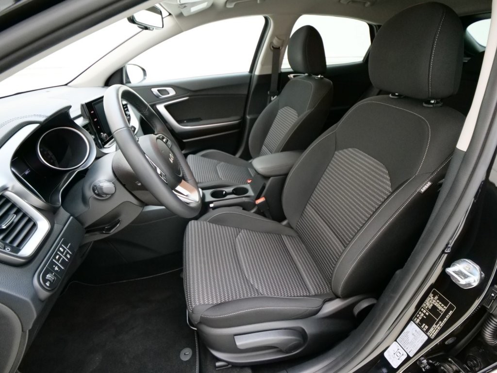 KIA Xceed 1,6 CRDI 48V Silber DCT