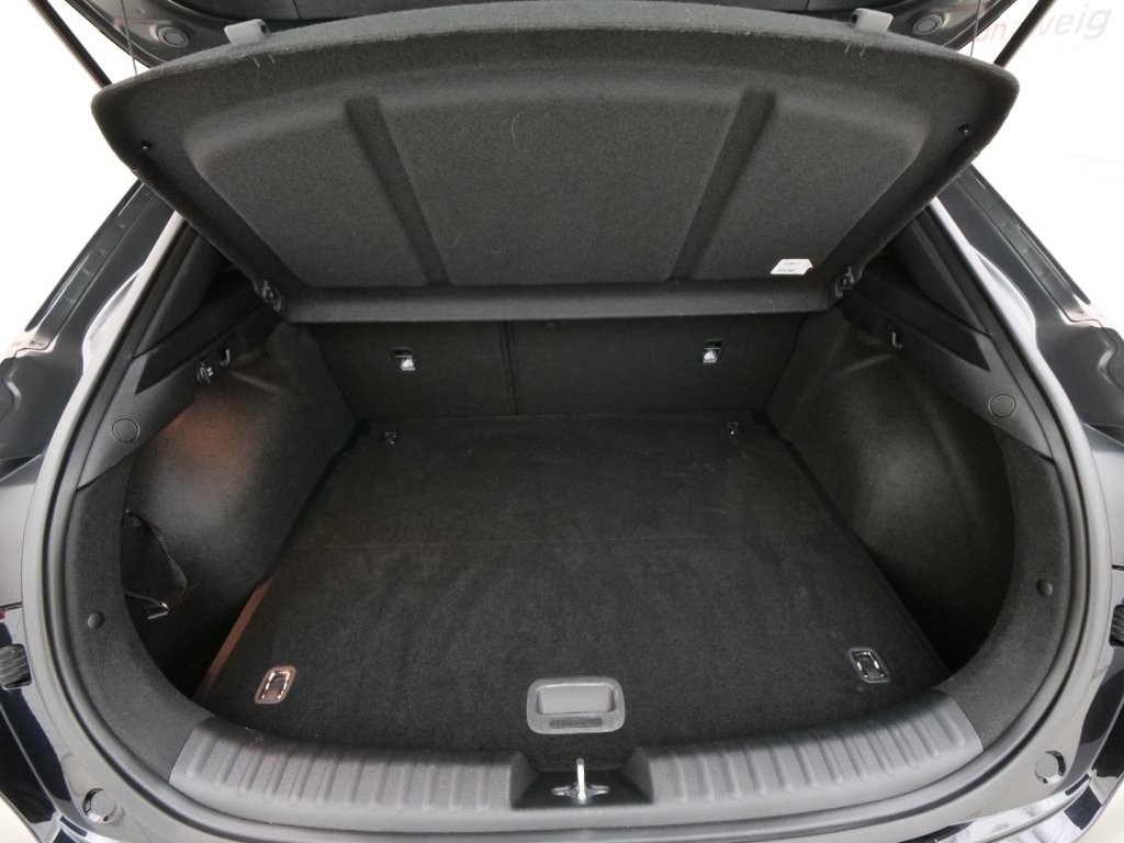 KIA Xceed 1,6 CRDI 48V Silber DCT