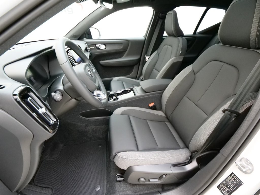 Volvo EX40 Single Motor Extended Range 82kWh Ultra Dark