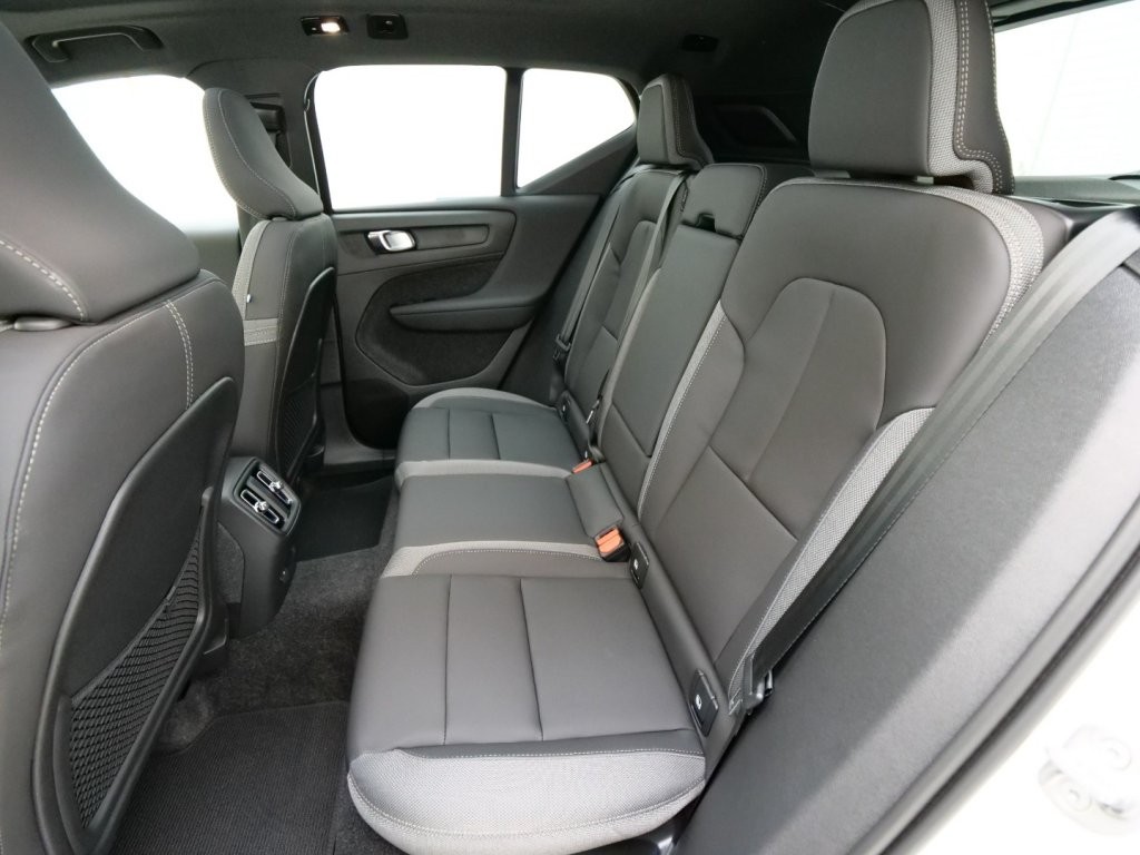 Volvo EX40 Single Motor Extended Range 82kWh Ultra Dark