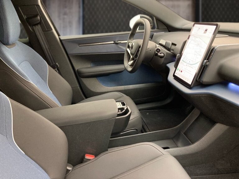 Volvo EX30 Single Motor Extended Range 69kWh Plus