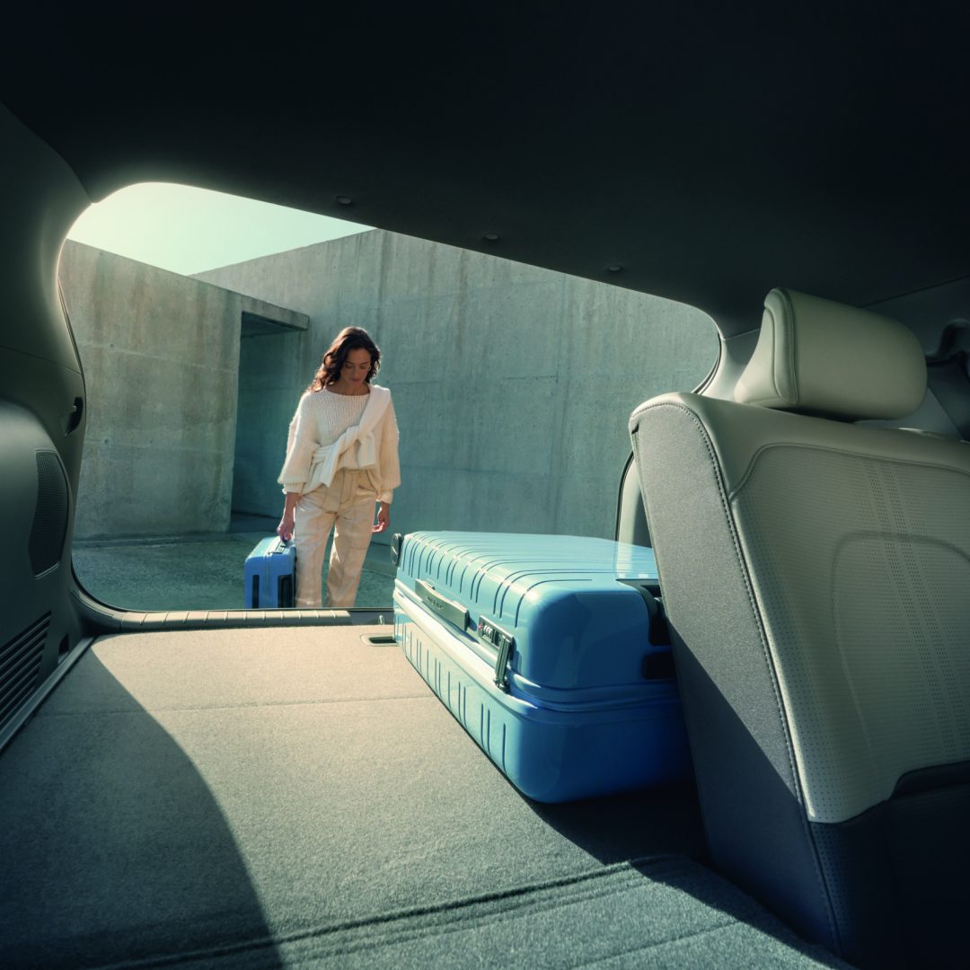 EV3_GTL_MY25_Image_Beauty_Interior_TruckSpace_with_Talent_ISO